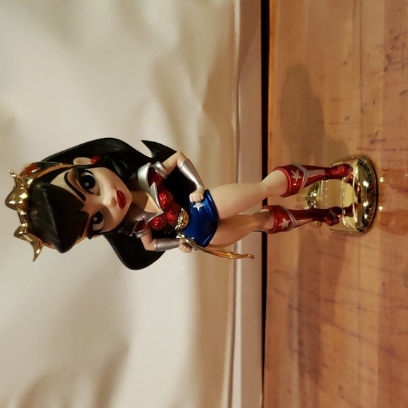D.C./Lootcrate Other - Lootcrate Exclusive Wonder Woman D.C. Bombshells Figure